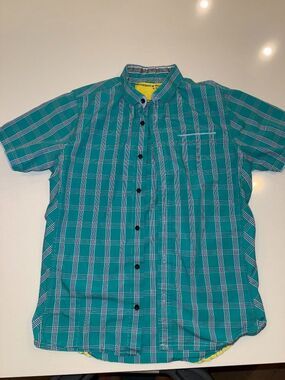 Descendant of Thieves men's button up size medium